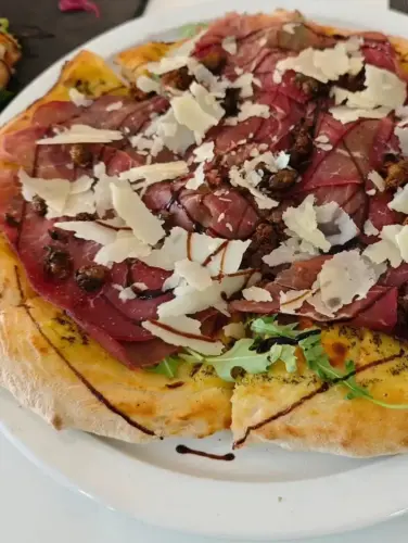 pizza bresaola